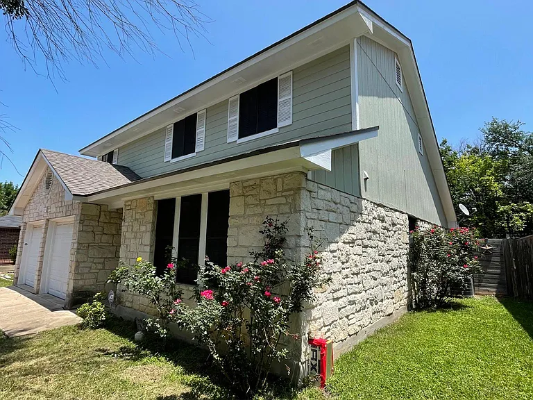 13719 Cambourne Dr — Photo 2