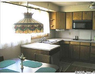 5th image of 140 Lewis Ave