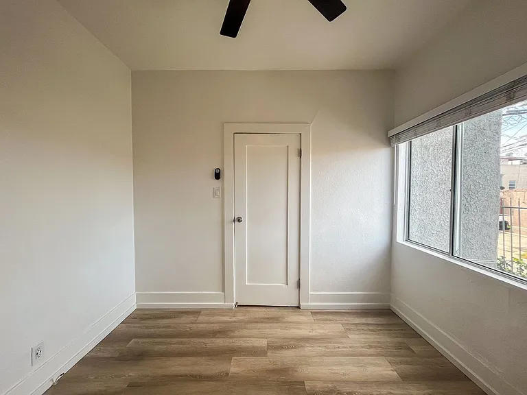 3956 W 27th St — Photo 16