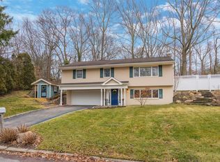 28 Rolling Hills Dr, Huntington Station, NY 11746
