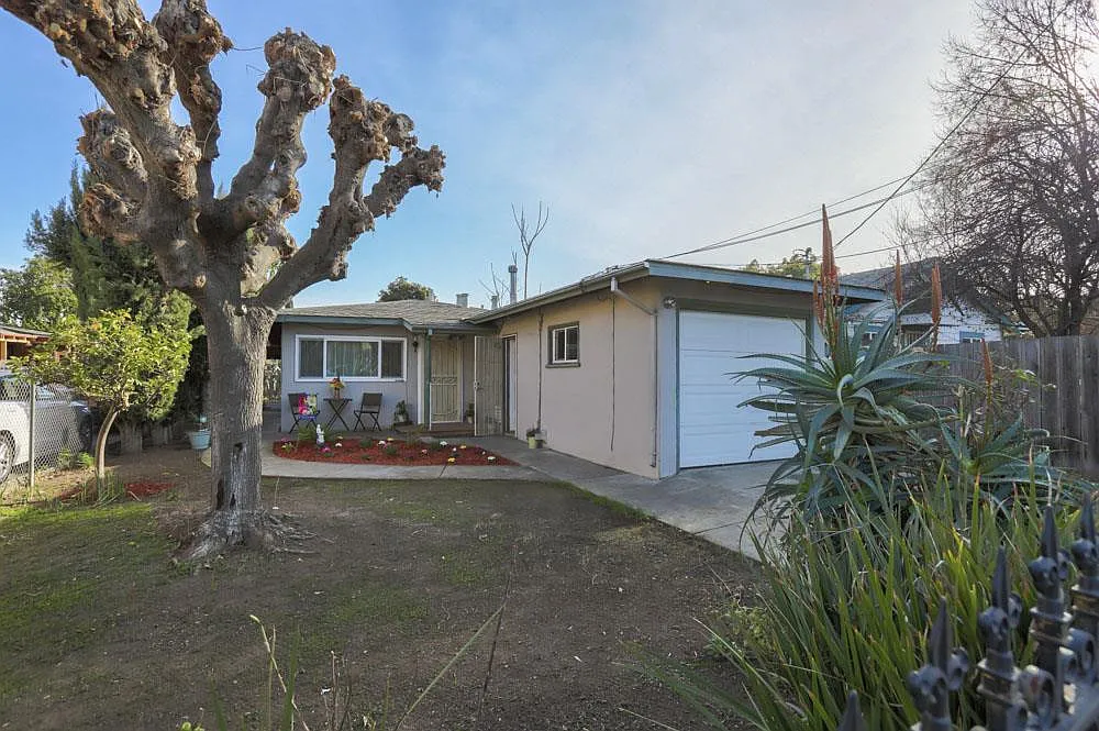 118 Roberts Ct photo 1