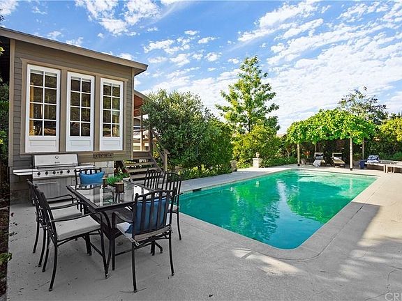 4th image of 21448 Providencia St