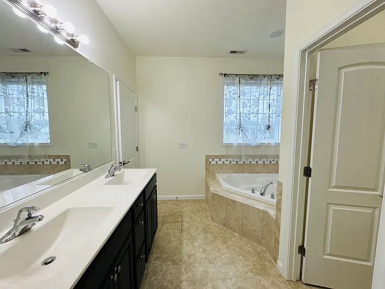 557 W Birdie Ln — Photo 24