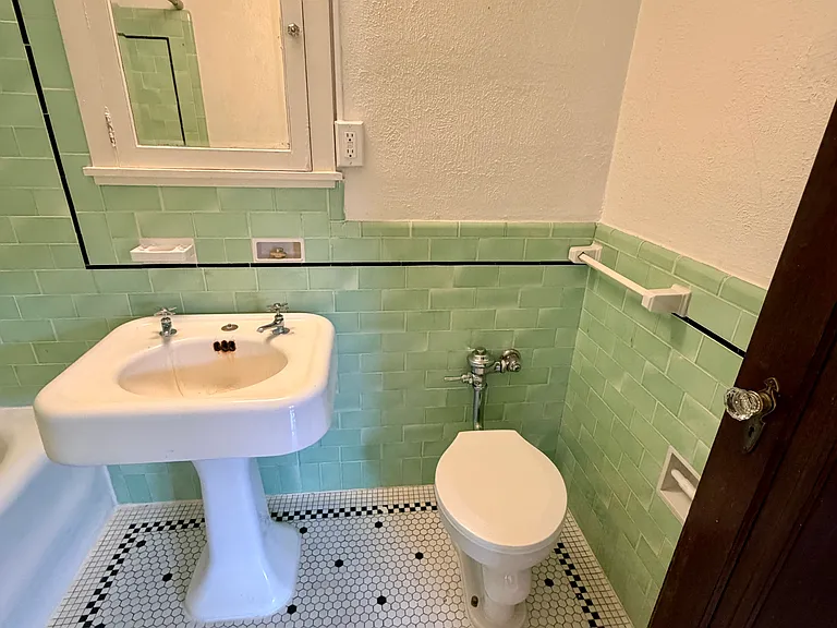 1275 N Washington St — Photo 7
