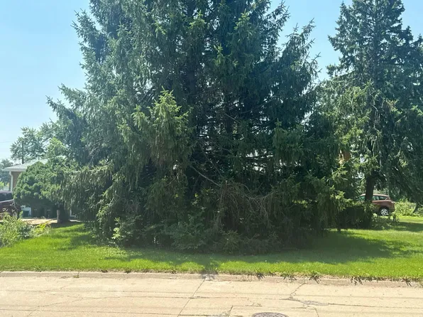 5445 Crown Point Ave, Omaha, NE 68104