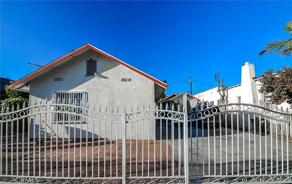 265 E 45th St, Los Angeles, CA 90011 | Zillow