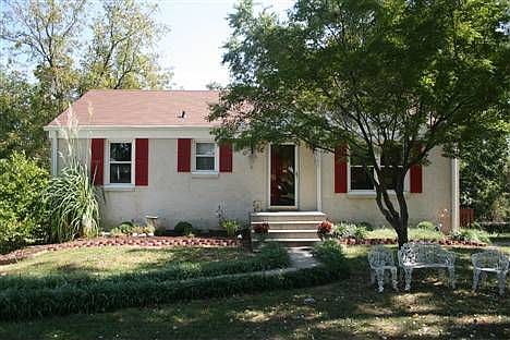 1st image of 225 Amherst Dr
