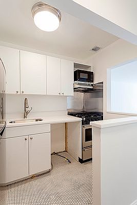 2nd image of 27 W 16th St APT 2B
