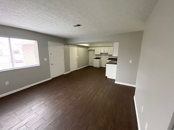 5th image of 2723 Charles Dr