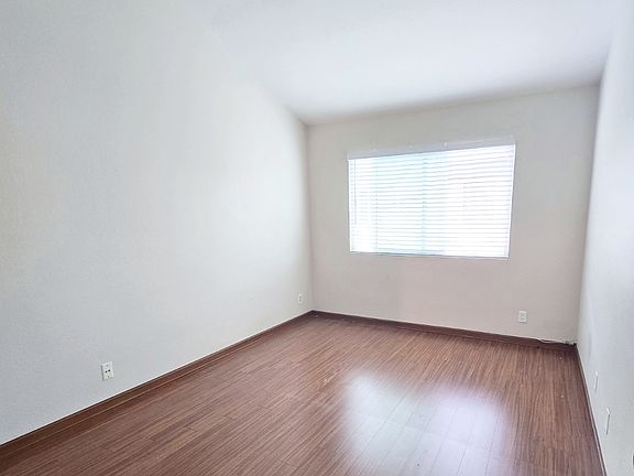 4th image of 1126 W 228th St Unit 8