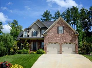 207 Kiawah Island Dr, Winston Salem, NC 27107