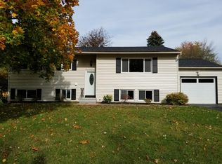 92 Wallman Dr, Henrietta, NY 14467