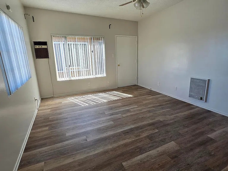13501 Inglewood Ave — Photo 4