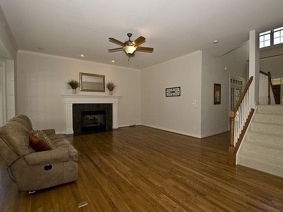 5th image of 1812 Lindsey Ln