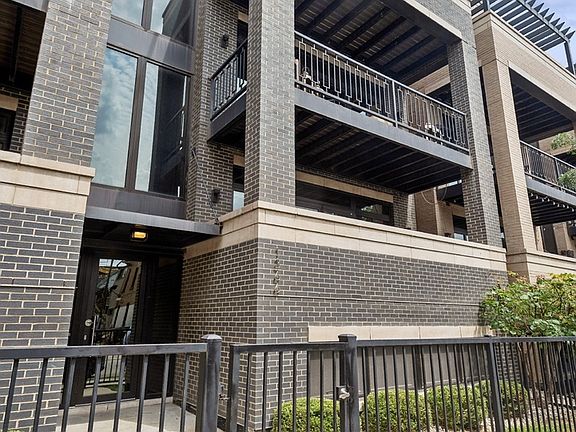2nd image of 1366 W Walton St #2E