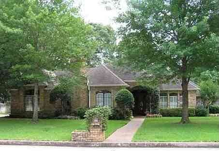 1st image of 1414 Woodlands Dr