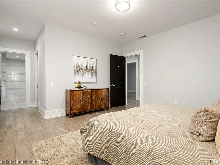 32686 Woodward Ave #E — Photo 13