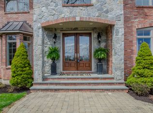 16 Brighton Way, Avon, CT 06001