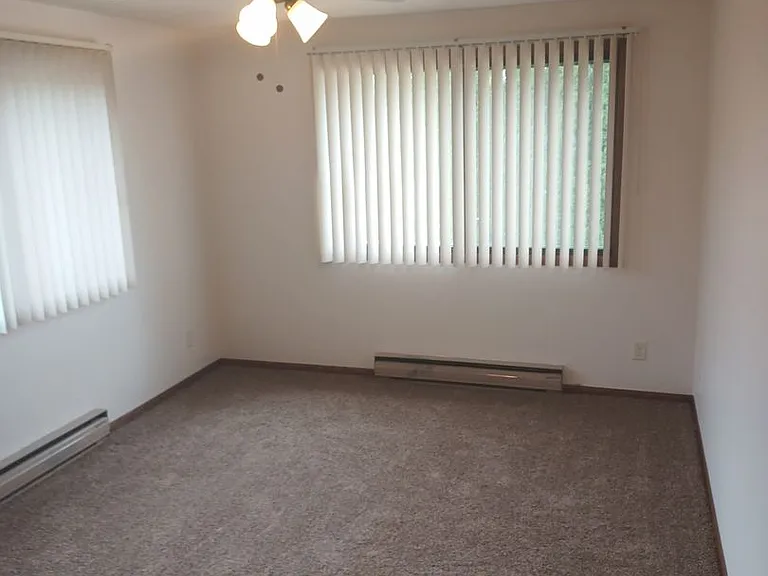 1025 Willow Ave — Photo 6