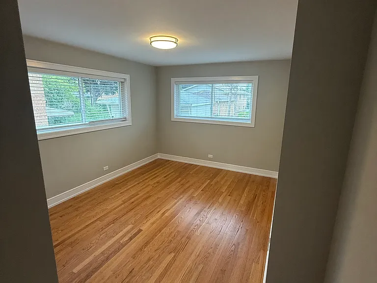 4521 N Plainfield Ave — Photo 17