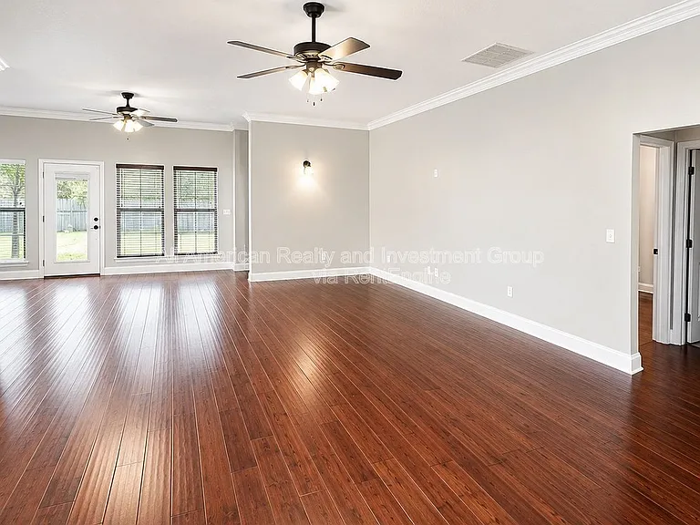 598 Emerald Ln — Photo 6