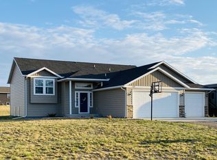 13678 Hawthorn Loop NW, Williston, ND 58801