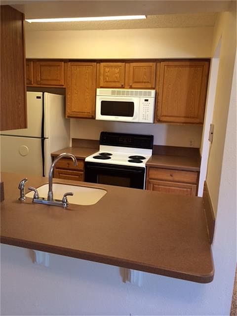 1st image of 17401 Red Oak Dr