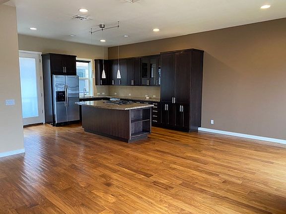 4th image of 449 SE Washington St Unit 208