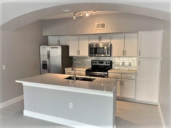 3rd image of 7940 Preserve Cir