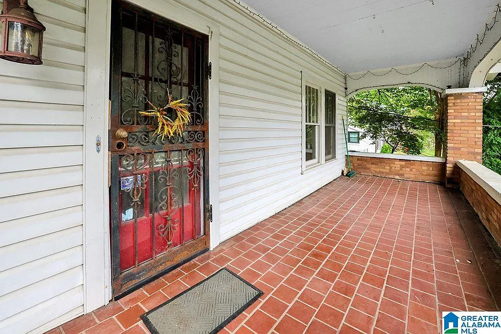 3 bed, 1.0 bath, $1,750 — Photo 2