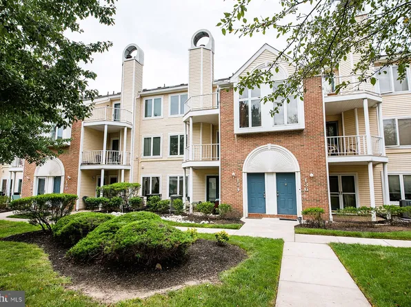 134 Pamela Ct, Levittown, PA 19057