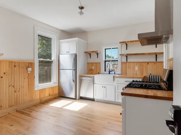 52 Pine St APT 2, Portland, ME 04102