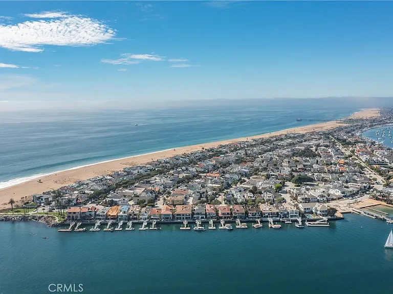 216 Collins Ave — Photo 28