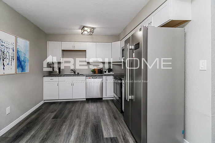 3 bed, 1.5 bath, 1068 sqft, $1,780 — Photo 2
