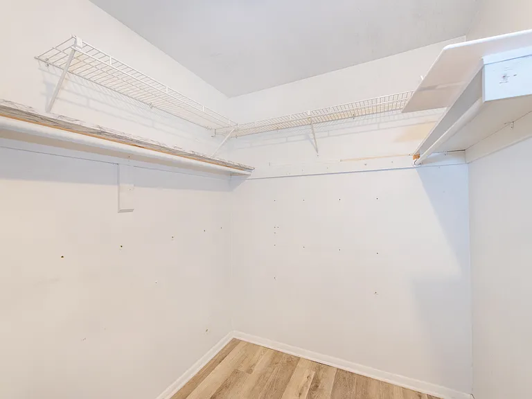 1006 Bryan Ct — Photo 12