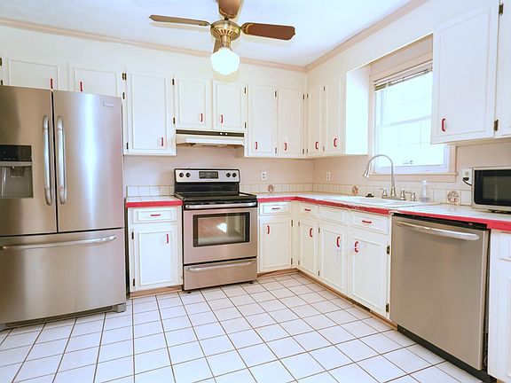 4th image of 15 Berea Forest Cir
