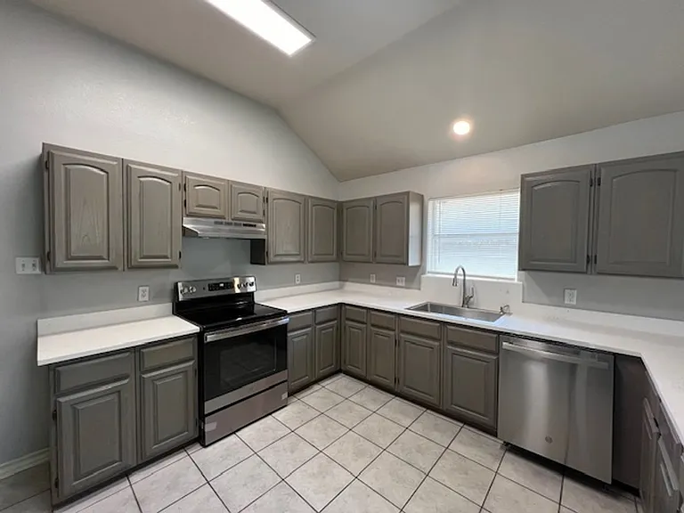 8506 Crownwood Dr — Photo 12