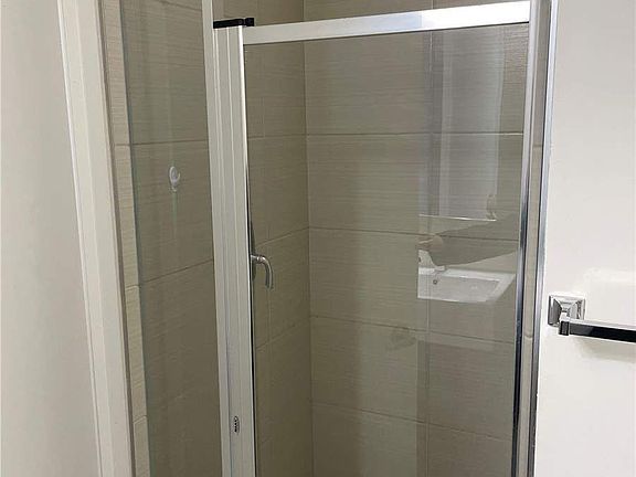 5th image of 22 E Haven Dr #322