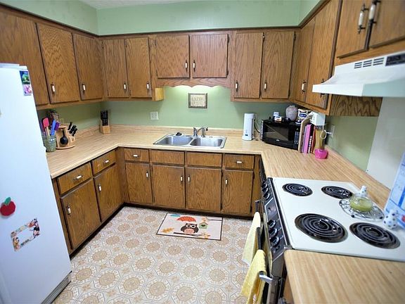 5th image of 914 Elderberry St