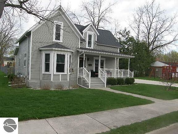 2nd image of 714 2nd Ave