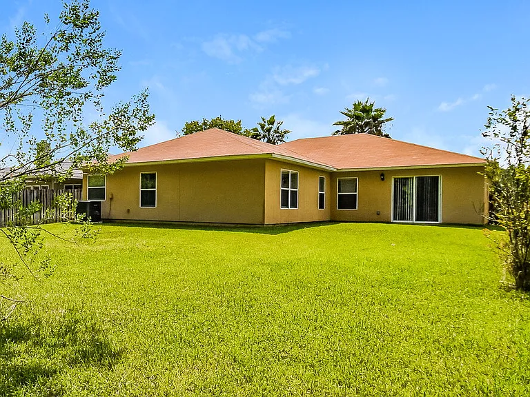 76309 Deerwood Dr — Photo 16