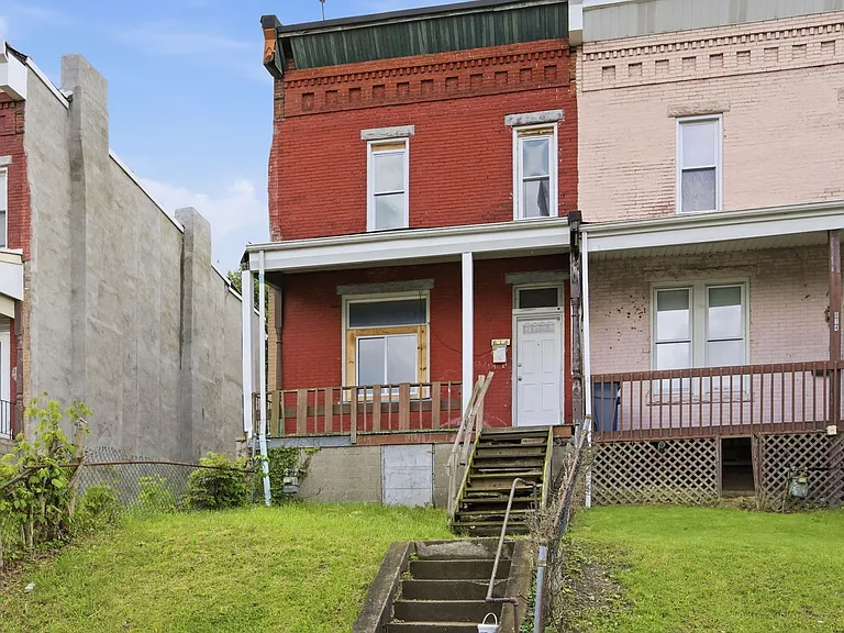 616 Lillian St — Photo 2