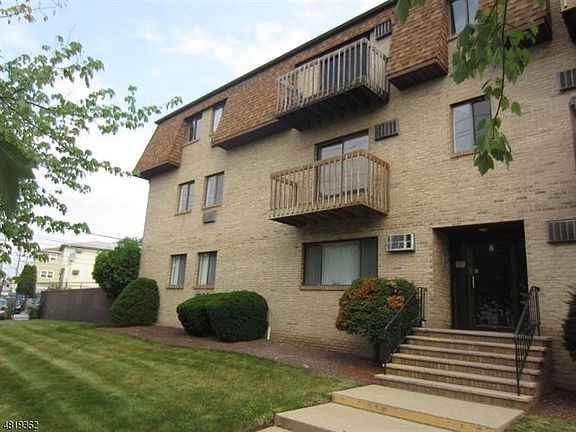 2nd image of 2 Honiss St Unit 19A