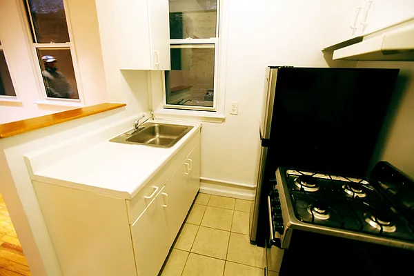 Rented by Avenues Real Estate | media 3