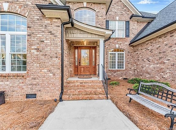 2nd image of 241 Woodbriar Trl