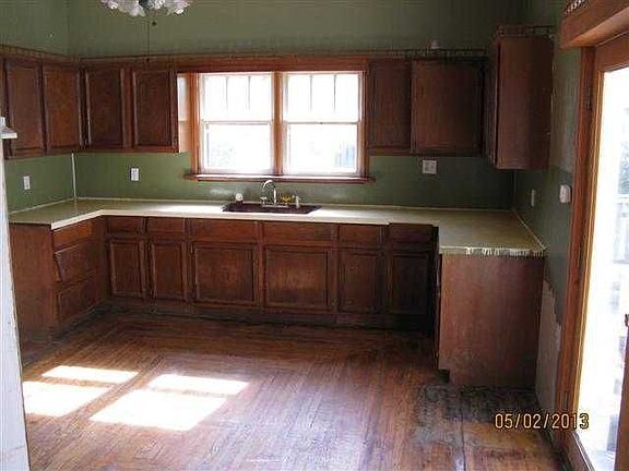 3rd image of 223 S Main St