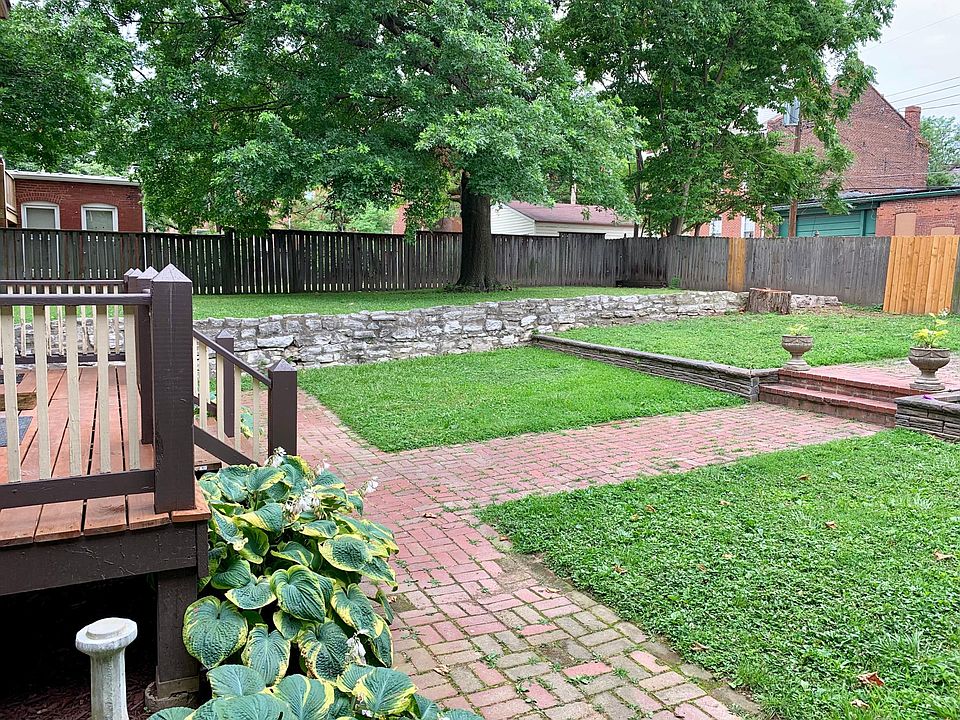 Loving this double lot with mature trees! Absolutely gorgeous.