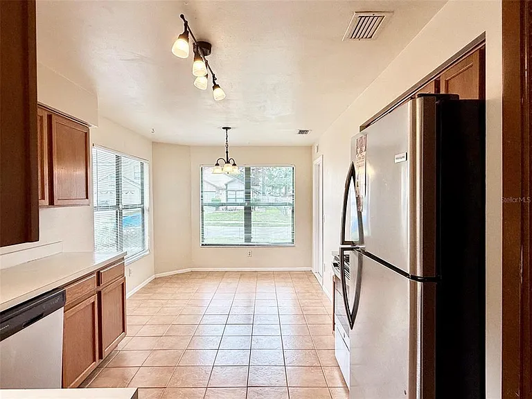 1215 Creekbottom Cir — Photo 7