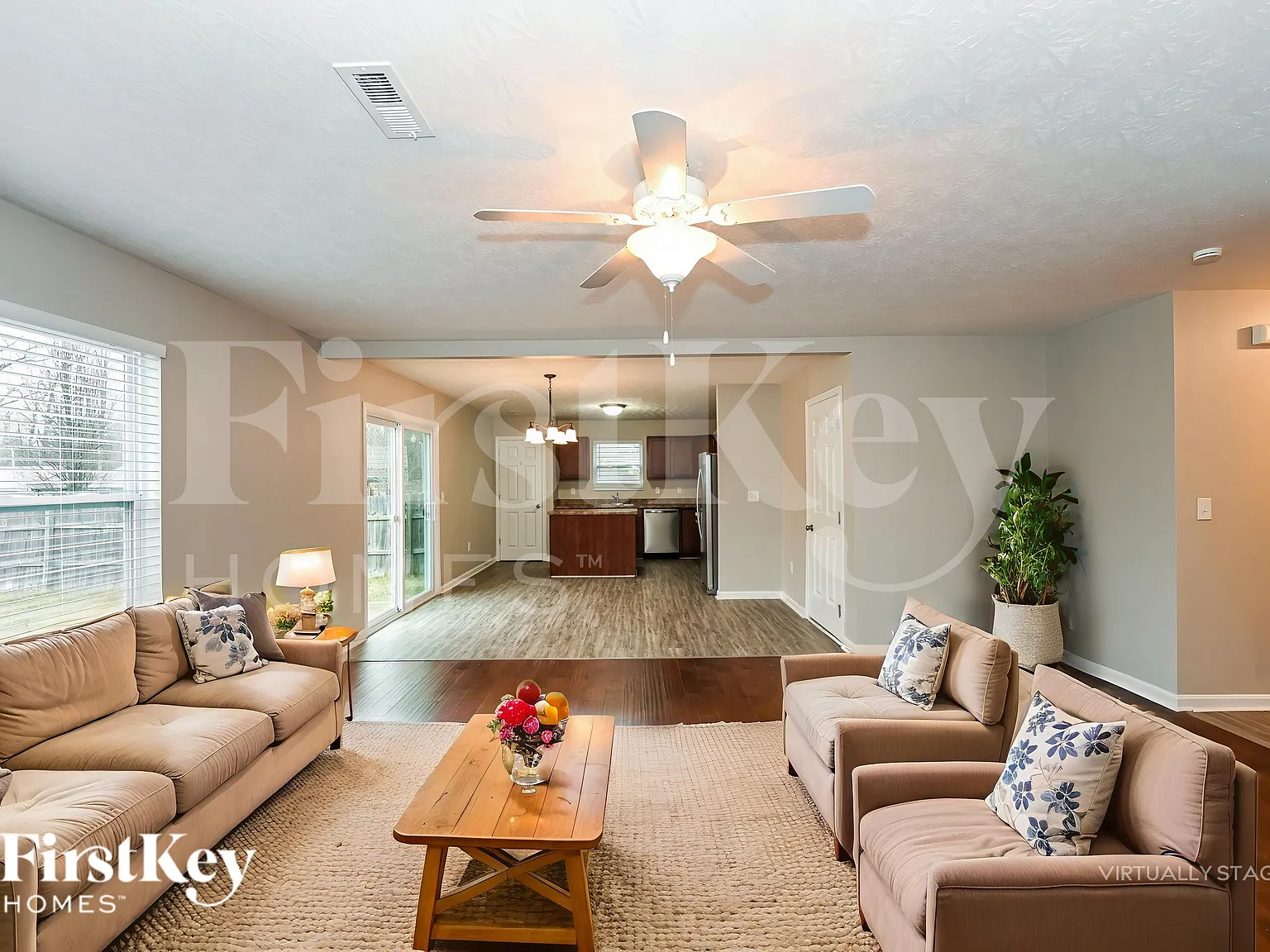 3 bed, 2.5 bath, 1736 sqft, $2,305 — Photo 3
