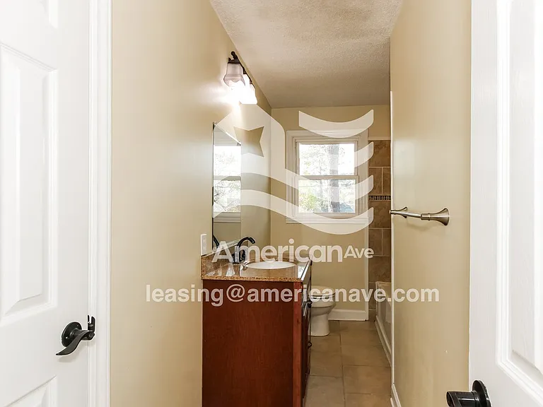 1632_011_main_bathroom_11.jpg
